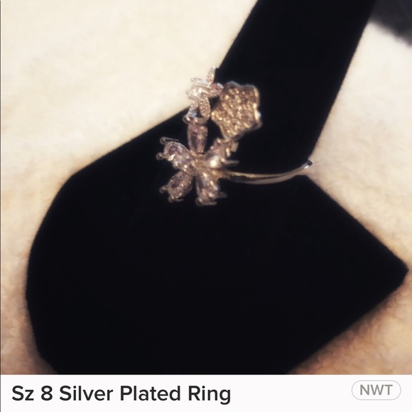 Sz 8 Silver Plated CZ Accents Ring - Picture 4 of 4